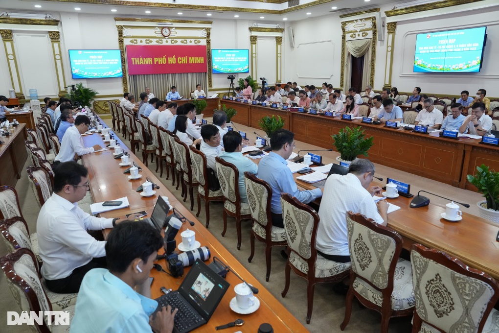 Nghị quyết 98 đầy tháng, người nghèo được thụ hưởng đầu tiên - 3 Nghị quyết 98 đầy tháng, người nghèo được thụ hưởng đầu tiên - 3