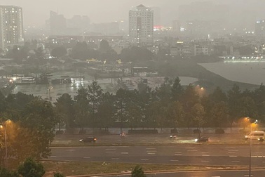 TPHCM mưa trắng trời chiều tối cuối tuần