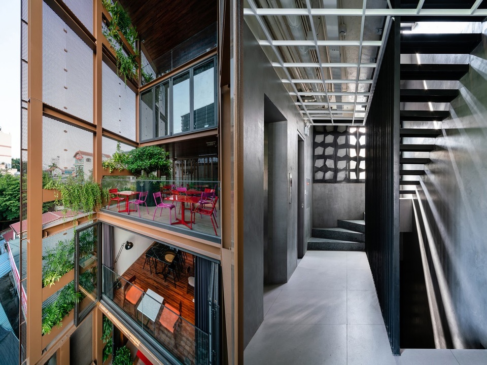 Hà Nội: Quán cà phê thiết kế độc nhất vô nhị, càng vào trong càng bất ngờ - 4