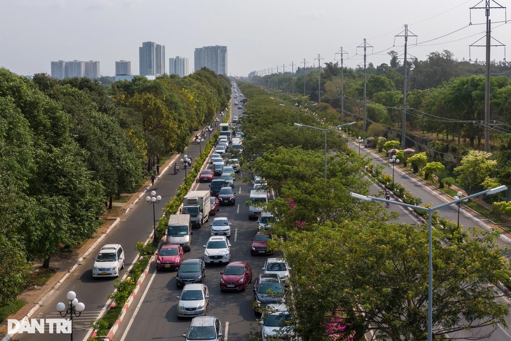 Hàng chục nghìn người đổ về biển Vũng Tàu vui chơi, tắm mát - 15 Hàng chục nghìn người đổ về biển Vũng Tàu vui chơi, tắm mát - 15