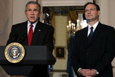 Bush đề cử nhân vật cứng rắn làm thẩm phán Toà án tối cao