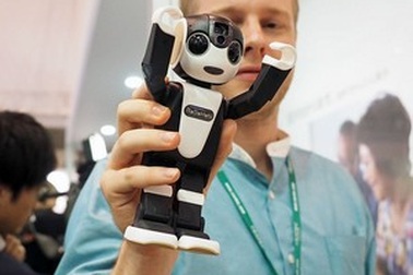 Sharp trình làng smartphone có kiểu dáng robot độc đáo