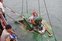 Xem tàu ngầm Hoàng Sa thử nghiệm trên biển