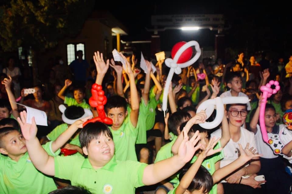 Tết Trung thu đến sớm với trẻ em khuyết tật Quảng Trị - 11 Tết Trung thu đến sớm với trẻ em khuyết tật Quảng Trị - 11