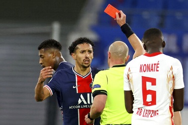 PSG bị đuổi hai người, thua ngược trước RB Leipzig