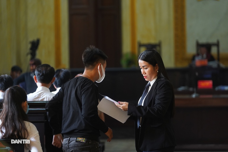Xuất hiện tình tiết bất ngờ tại tòa trong ngày đầu xét xử vụ Tuấn khỉ - 8 Xuất hiện tình tiết bất ngờ tại tòa trong ngày đầu xét xử vụ Tuấn khỉ - 8