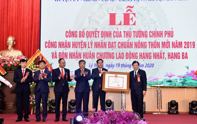 Hà Nam: Huyện Lý Nhân đạt chuẩn nông thôn mới và đón nhận Huân chương Lao động - Ảnh 1. Hà Nam: Huyện Lý Nhân đạt chuẩn nông thôn mới và đón nhận Huân chương Lao động - Ảnh 1.