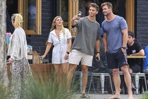 "Thần Sấm" Thor giản dị ngoài đời thường