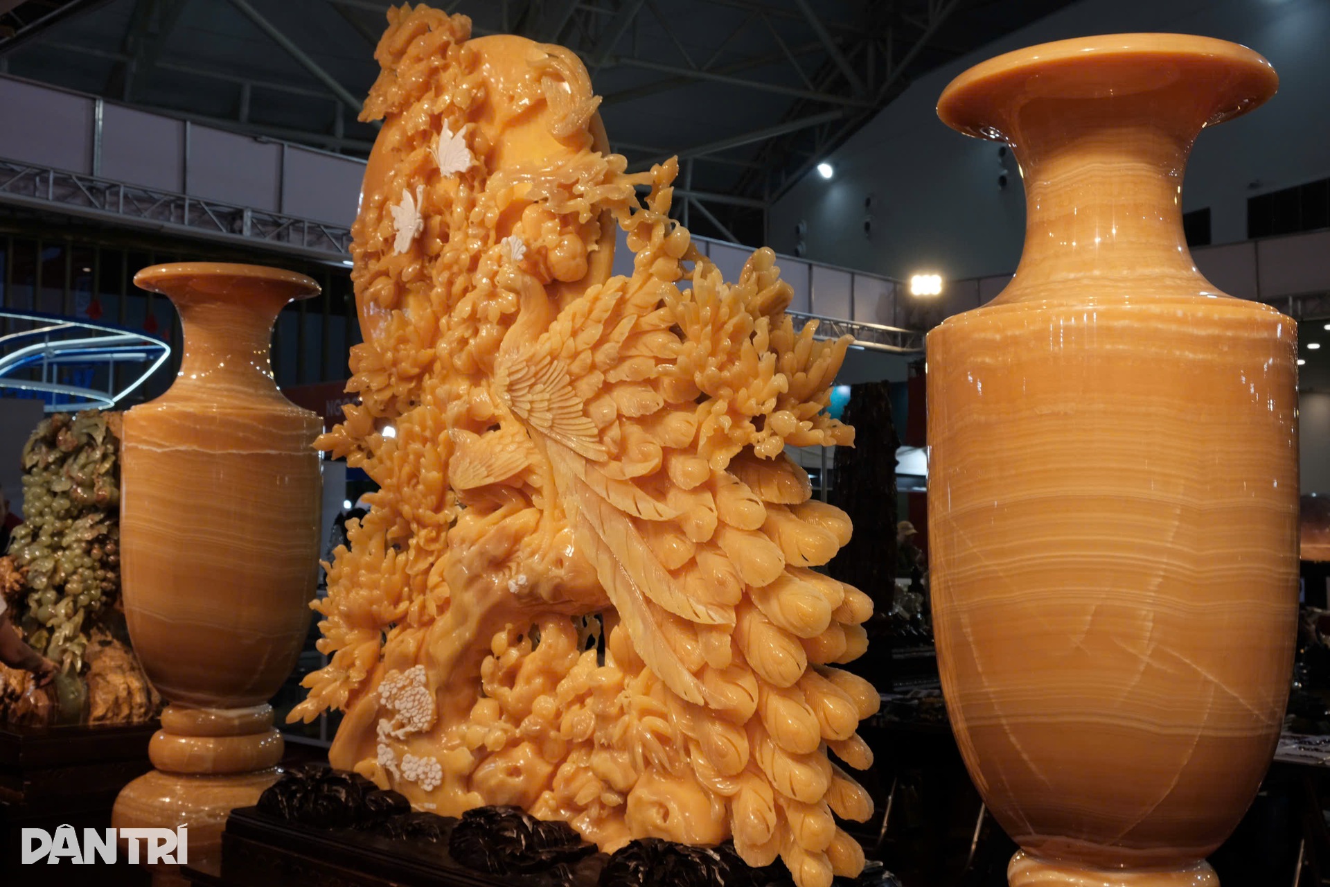 Loạt đá quý có giá rao bán cả tỷ đồng tại Hội chợ Mùa Thu - 10 Loạt đá quý có giá rao bán cả tỷ đồng tại Hội chợ Mùa Thu - 10