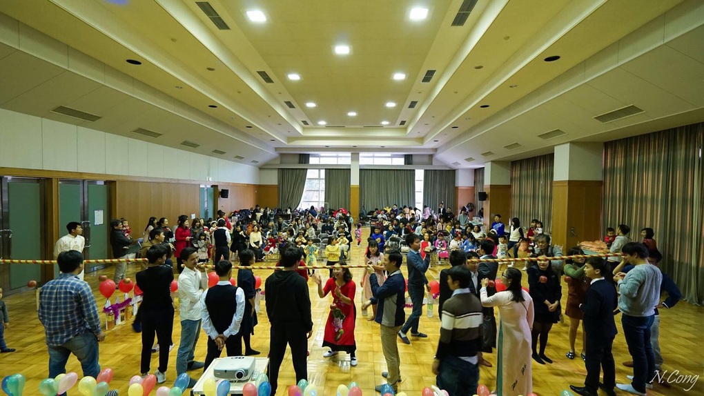 Thời phút giao thừa đầy xúc động của lao động Việt đón Tết tại nước ngoài - 3