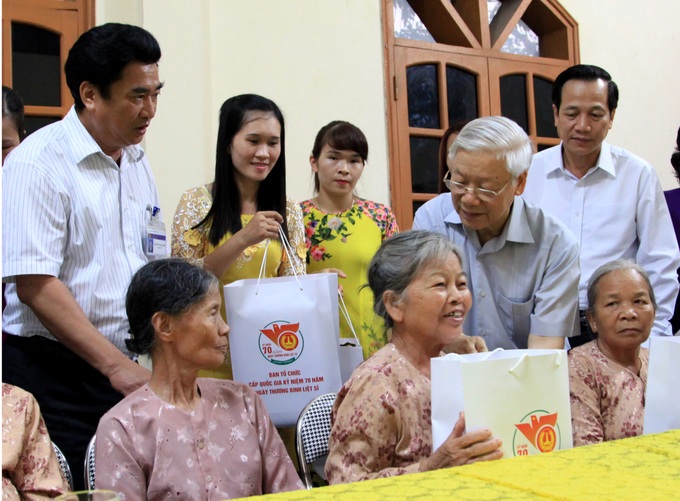 Đề xuất mức hưởng trợ cấp ưu đãi hằng tháng đối với Mẹ Việt Nam Anh hùng - Ảnh 1.