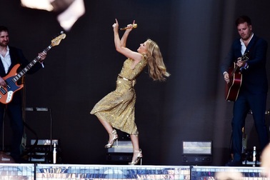 Kylie Minogue - Spinning Around