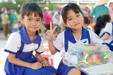 “Có quà trung thu con vui lắm”