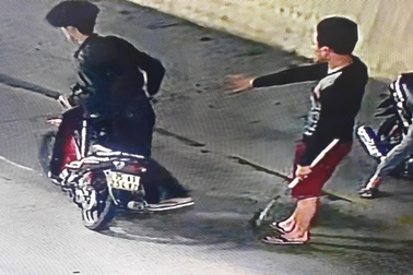 Làm rõ nhóm thanh niên dùng dao rựa chặn xe tải trong hầm Phước Tượng