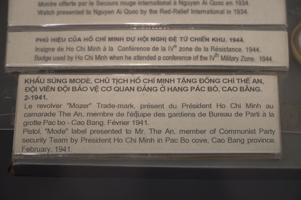 Cận cảnh hai khẩu súng đặc biệt của chiến sĩ bảo vệ Bác Hồ - 3 Cận cảnh hai khẩu súng đặc biệt của chiến sĩ bảo vệ Bác Hồ - 3