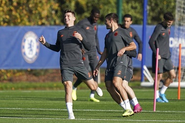 Kante, Barkley vắng mặt trong buổi tập của Chelsea tại Hà Lan
