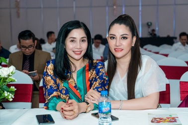 TMV Xuân Hương được Hội đào tạo và phát triển nghề làm đẹp Việt Nam vinh danh giải thưởng cống hiến cho cộng đồng ngành thẩm mỹ