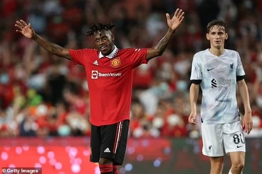 Cổ động viên Man Utd kinh ngạc với siêu phẩm của Fred vào lưới Liverpool