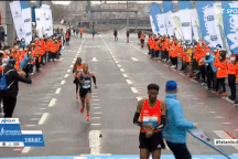 VĐV người Kenya phá sâu kỷ lục thế giới bán marathon nữ ở cự ly 21km