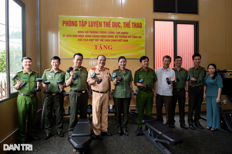 Đưa phong trào thể dục thể thao về cơ sở để công an gần dân, hiểu dân hơn - 3 Đưa phong trào thể dục thể thao về cơ sở để công an gần dân, hiểu dân hơn - 3