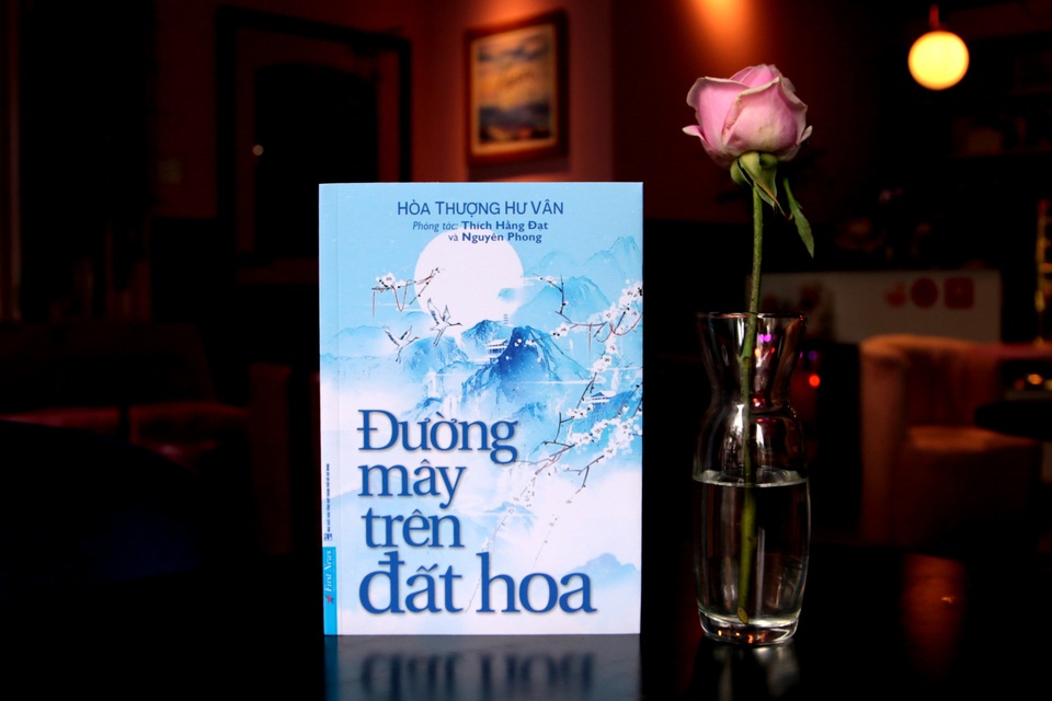Ra mắt tác phẩm “Đường mây trên đất hoa” - 1 Ra mắt tác phẩm “Đường mây trên đất hoa” - 1