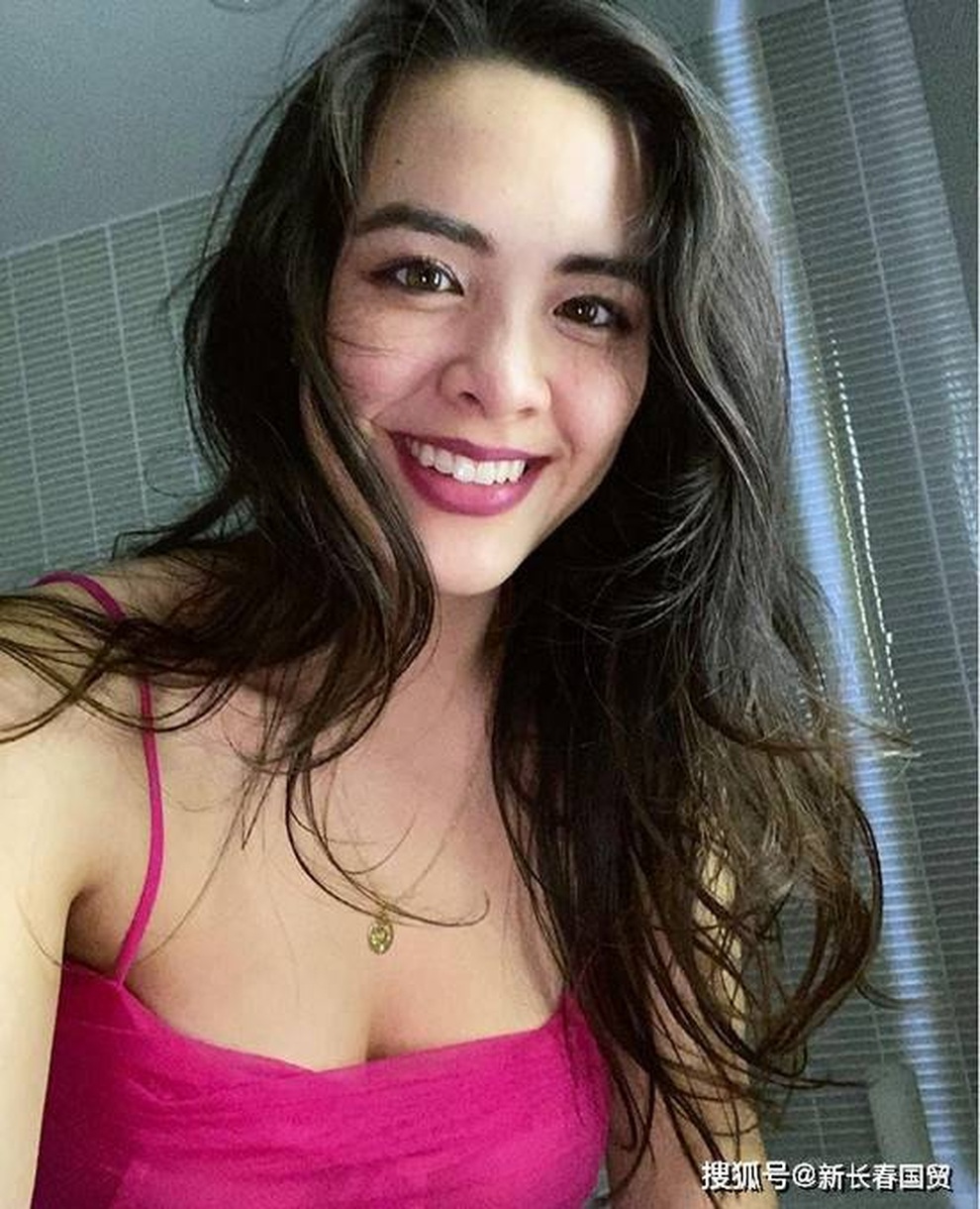 Nhan sắc lai của con gái bom sex Chung Lệ Đề gây sốt - 3 Nhan sắc lai của con gái bom sex Chung Lệ Đề gây sốt - 3