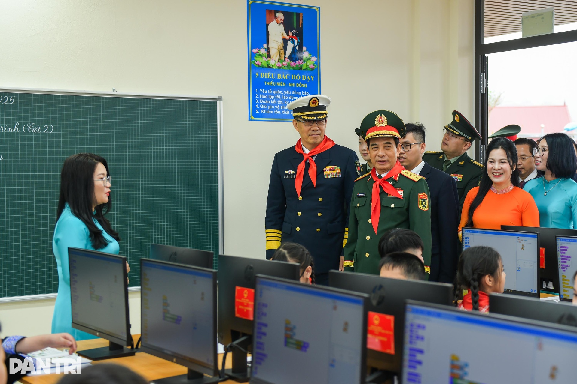 Những hoạt động giao lưu của Bộ trưởng Quốc phòng Trung Quốc tại Việt Nam - 8 Những hoạt động giao lưu của Bộ trưởng Quốc phòng Trung Quốc tại Việt Nam - 8