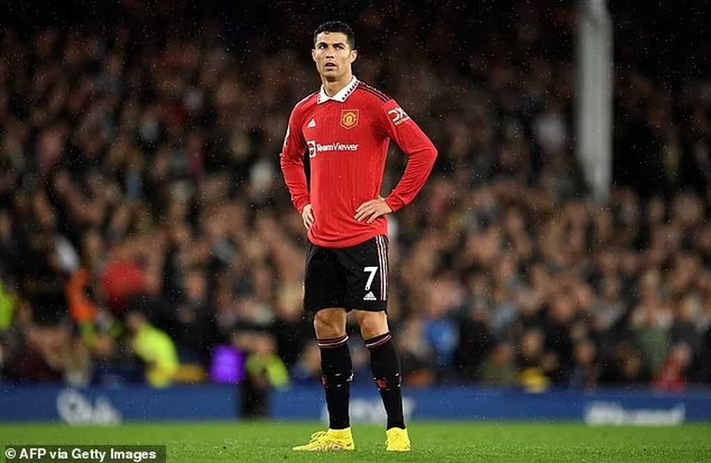 Ronaldo sẽ nhận lương bèo bọt khi gia nhập bến đỗ mới - 1 Ronaldo sẽ nhận lương bèo bọt khi gia nhập bến đỗ mới - 1
