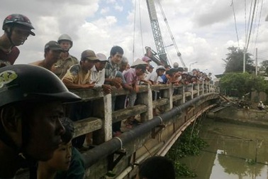 “Hiệp sĩ” truy bắt tên cướp táo tợn dưới sông