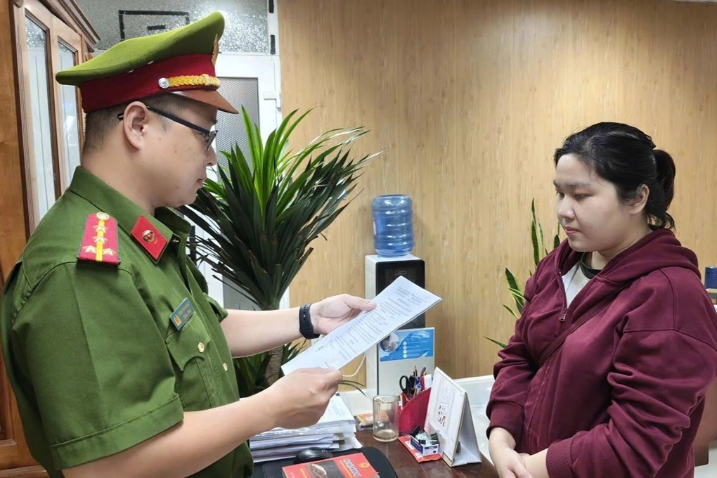 Cựu nữ nhân viên ngân hàng lừa đảo chiếm đoạt gần 6 tỷ đồng - 1 Cựu nữ nhân viên ngân hàng lừa đảo chiếm đoạt gần 6 tỷ đồng - 1