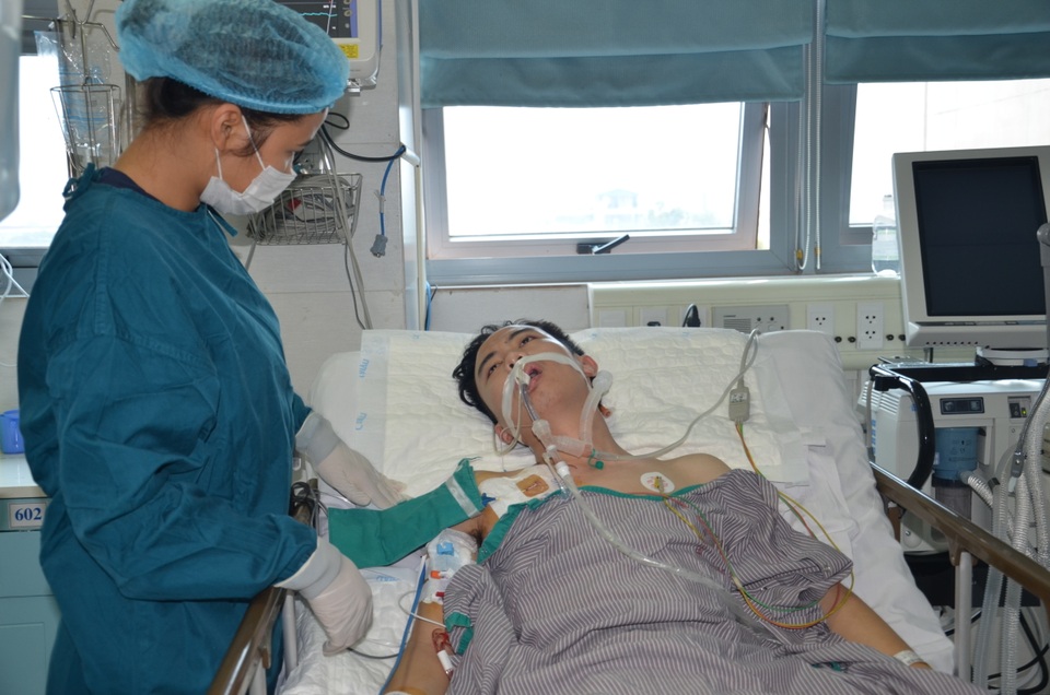 Xót xa cảnh cha nghèo cầu xin bạn đọc cứu con trai đã 3 lần ngừng tim - 1 Xót xa cảnh cha nghèo cầu xin bạn đọc cứu con trai đã 3 lần ngừng tim - 1