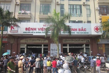 Khởi tố vụ án mang quan tài “vây” bệnh viện đa khoa Kinh Bắc