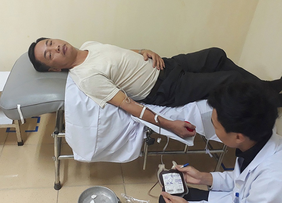 Thầy giáo vượt hàng chục cây số hiến máu cực hiếm cứu người lúc nửa đêm - 1 Thầy giáo vượt hàng chục cây số hiến máu cực hiếm cứu người lúc nửa đêm - 1