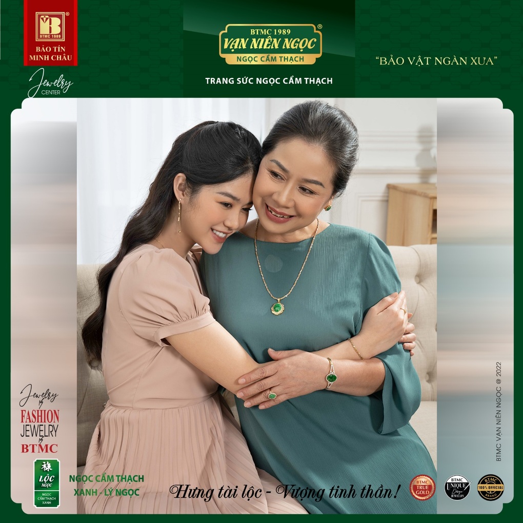 Quà trang sức vàng tặng cha mẹ mùa Vu Lan 2022 - 3 Quà trang sức vàng tặng cha mẹ mùa Vu Lan 2022 - 3
