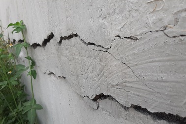 Trường mới xây hơn 13 tỷ đồng đã bị sụt lún: Sửa xong lại bị nứt tiếp