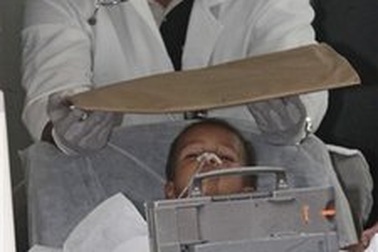 Cảnh sát Brazil: Bé trai bị cắm kim vào người để làm phép thuật