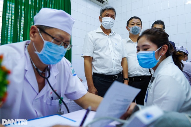 Giấc mơ đẹp của nữ bác sĩ được tiêm vắc xin ngừa Covid-19 đầu tiên - 3 Giấc mơ đẹp của nữ bác sĩ được tiêm vắc xin ngừa Covid-19 đầu tiên - 3