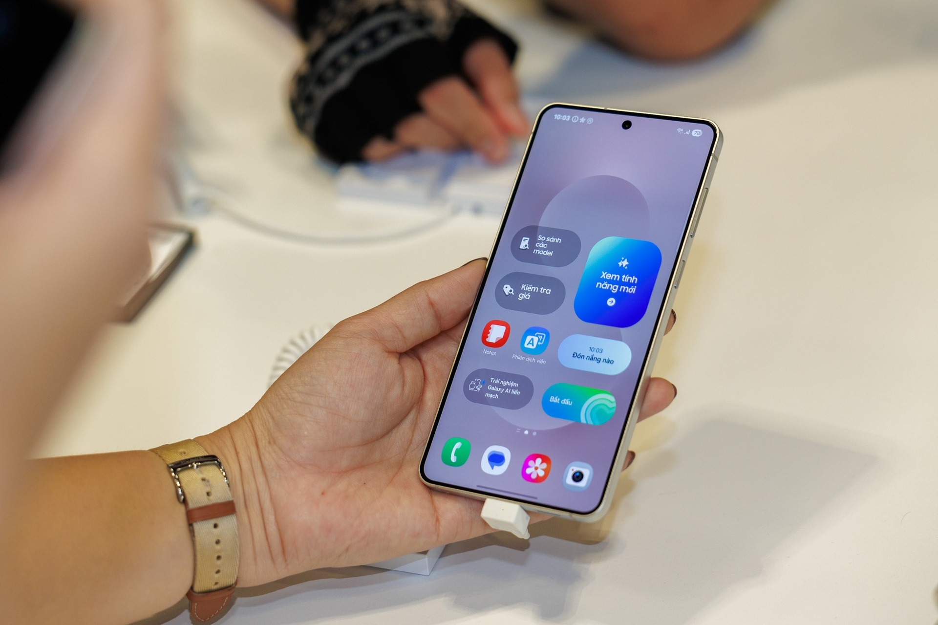 Cận cảnh chiếc Galaxy S mỏng nhất của Samsung - 2 Cận cảnh chiếc Galaxy S mỏng nhất của Samsung - 2