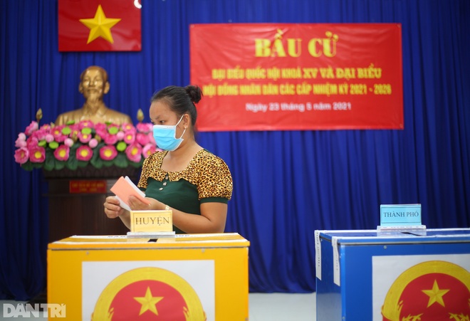 Ông lão chèo ghe hai giờ đồng hồ đi bầu cử ở xã đảo Thạnh An - 19 Ông lão chèo ghe hai giờ đồng hồ đi bầu cử ở xã đảo Thạnh An - 19
