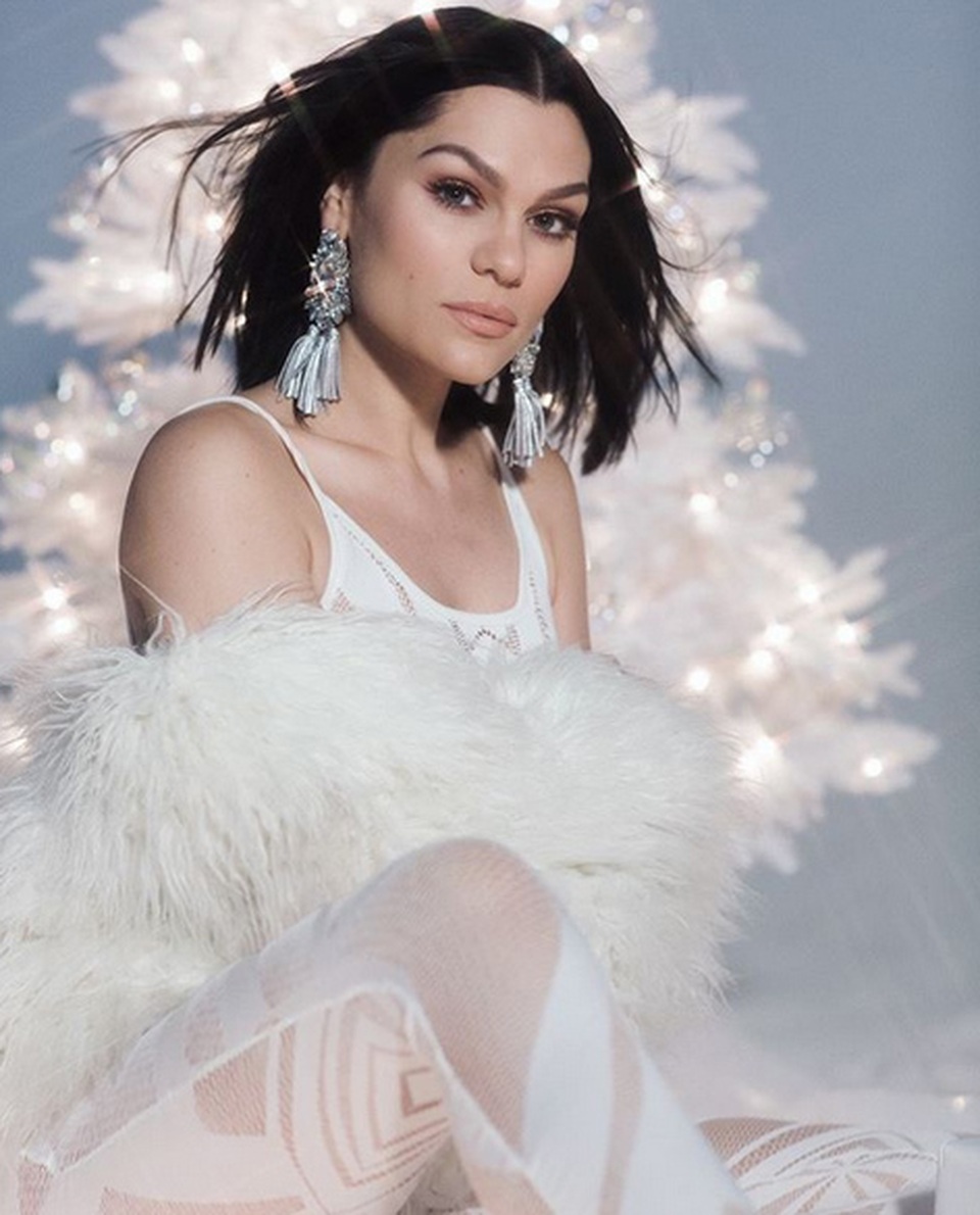 Jessie J gợi cảm chụp hình chào năm mới - 7 Jessie J gợi cảm chụp hình chào năm mới - 7