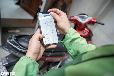 Siêu bão Yagi chuẩn bị đổ bộ, khách đỏ mắt chờ xe công nghệ tại Hà Nội