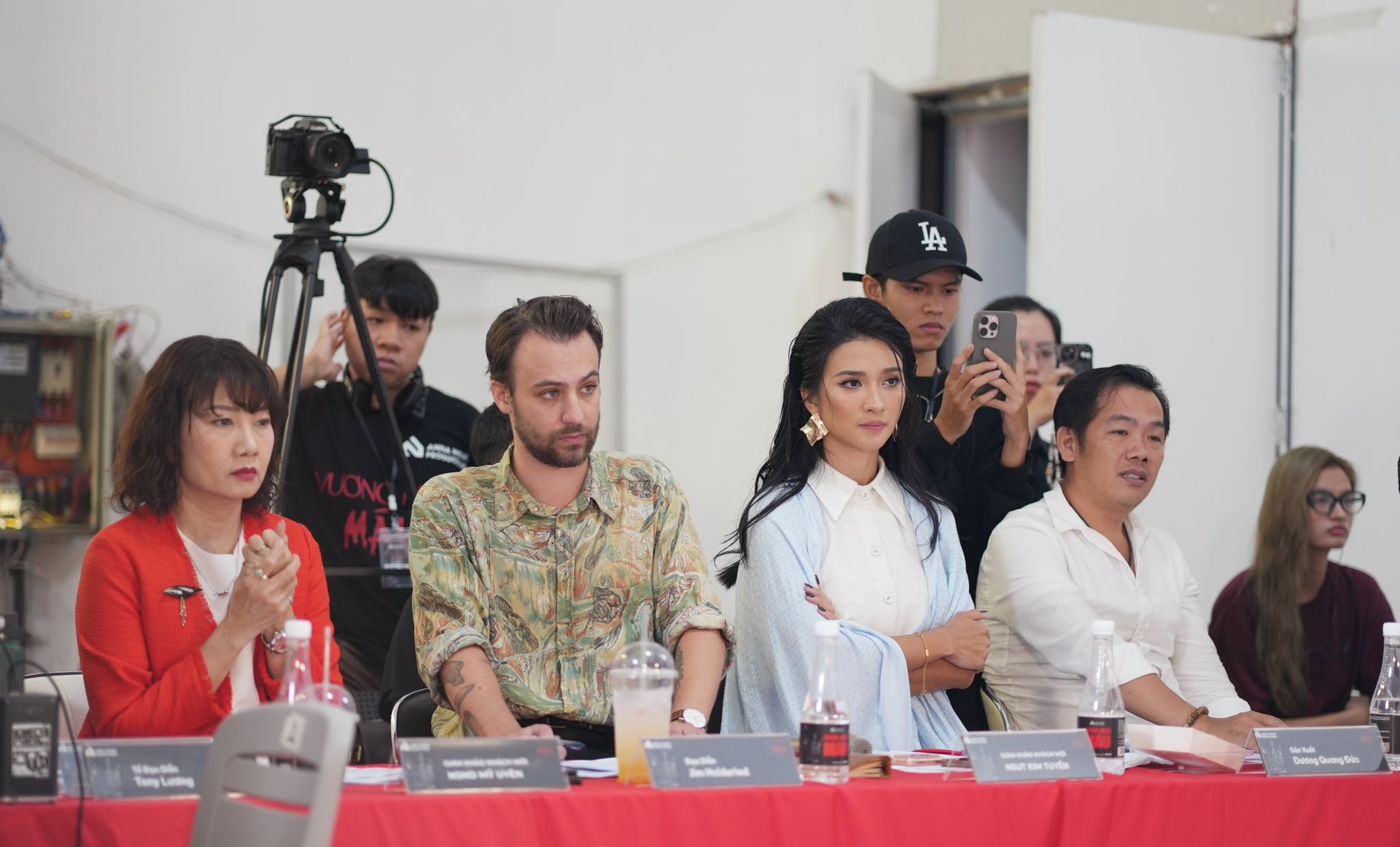 NSƯT Kim Tuyến: Mẹ đơn thân gợi cảm, nghi vấn hẹn hò chị đẹp kém 8 tuổi - 10