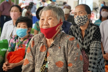 TPHCM: Hơn 400 triệu đồng hỗ trợ người dân gặp khó khăn vì dịch Covid-19