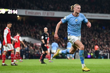 Đè bẹp Arsenal, Man City giành ngôi đầu bảng