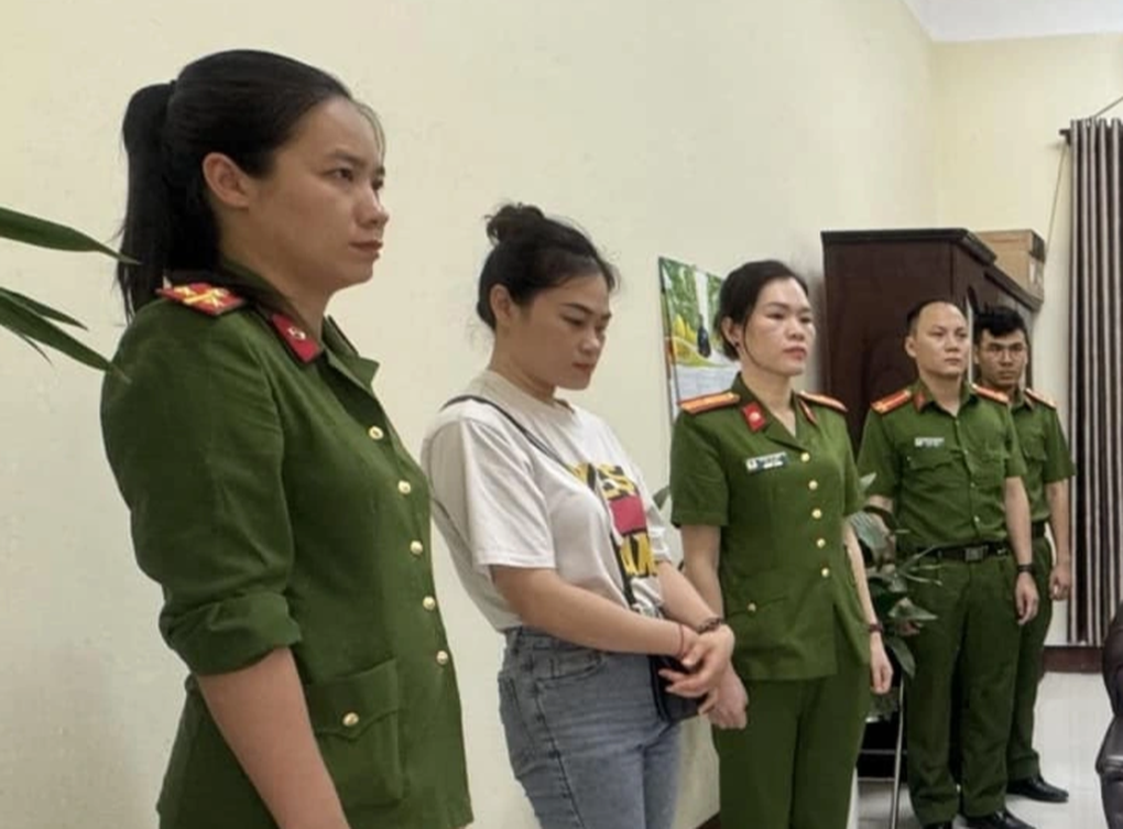 Khởi tố cán bộ nhận tiền hối lộ của học viên thi bằng lái xe - 2 Khởi tố cán bộ nhận tiền hối lộ của học viên thi bằng lái xe - 2