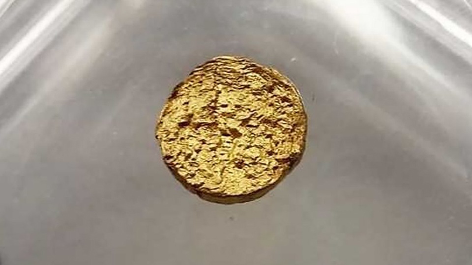 Tạo ra “vàng ròng 18 carat” kiểu mới từ… nhựa - 1 Tạo ra “vàng ròng 18 carat” kiểu mới từ… nhựa - 1