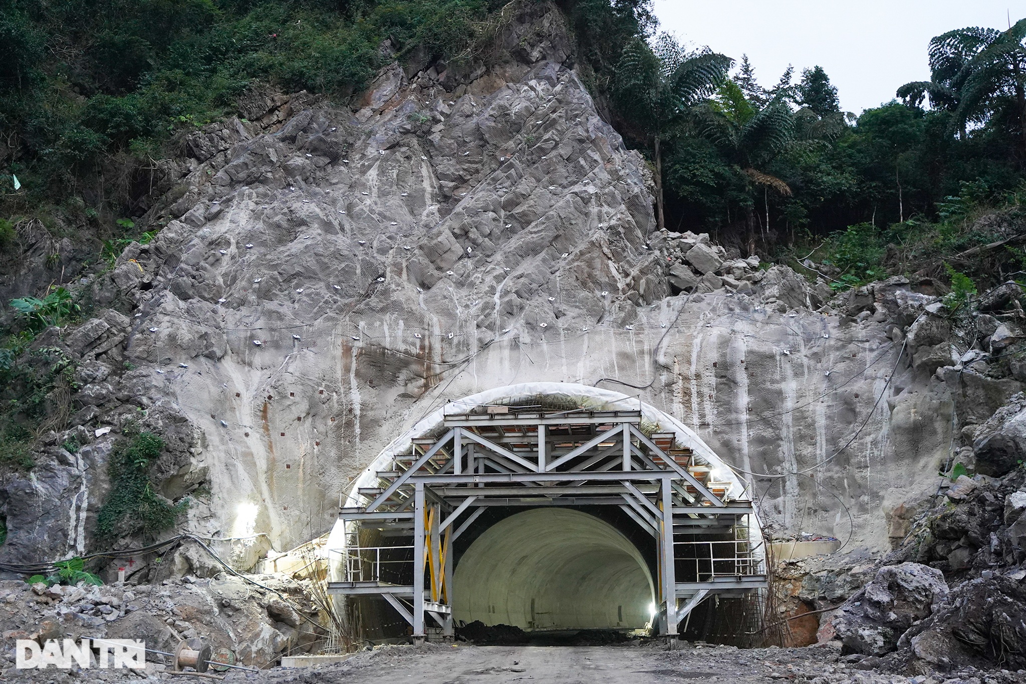 Bên trong đại công trường xây dựng hầm bao biển lớn nhất Việt Nam - 12 Bên trong đại công trường xây dựng hầm bao biển lớn nhất Việt Nam - 12