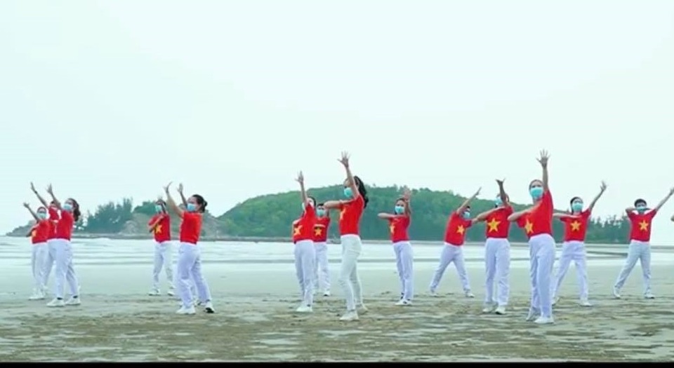 Ấn tượng với video “Việt Nam ơi, đánh bay Corona” của bác sĩ xứ Nghệ - 5 Ấn tượng với video “Việt Nam ơi, đánh bay Corona” của bác sĩ xứ Nghệ - 5