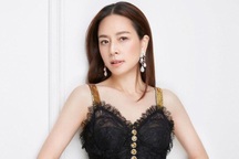 Nữ trưởng đoàn xinh đẹp của Thái Lan chúc mừng đội tuyển Việt Nam