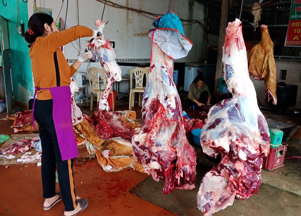 Giá thịt trâu, bò tăng “chóng mặt” vẫn... tranh nhau mua! - 1 Giá thịt trâu, bò tăng “chóng mặt” vẫn... tranh nhau mua! - 1